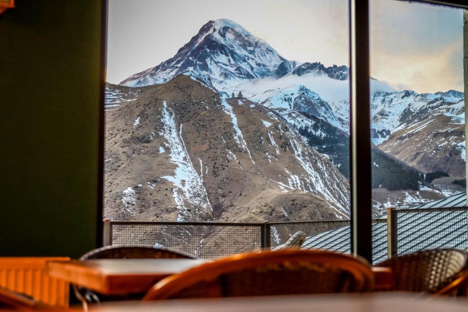 Hotel Misty Mountain Kazbegi Exteriör bild