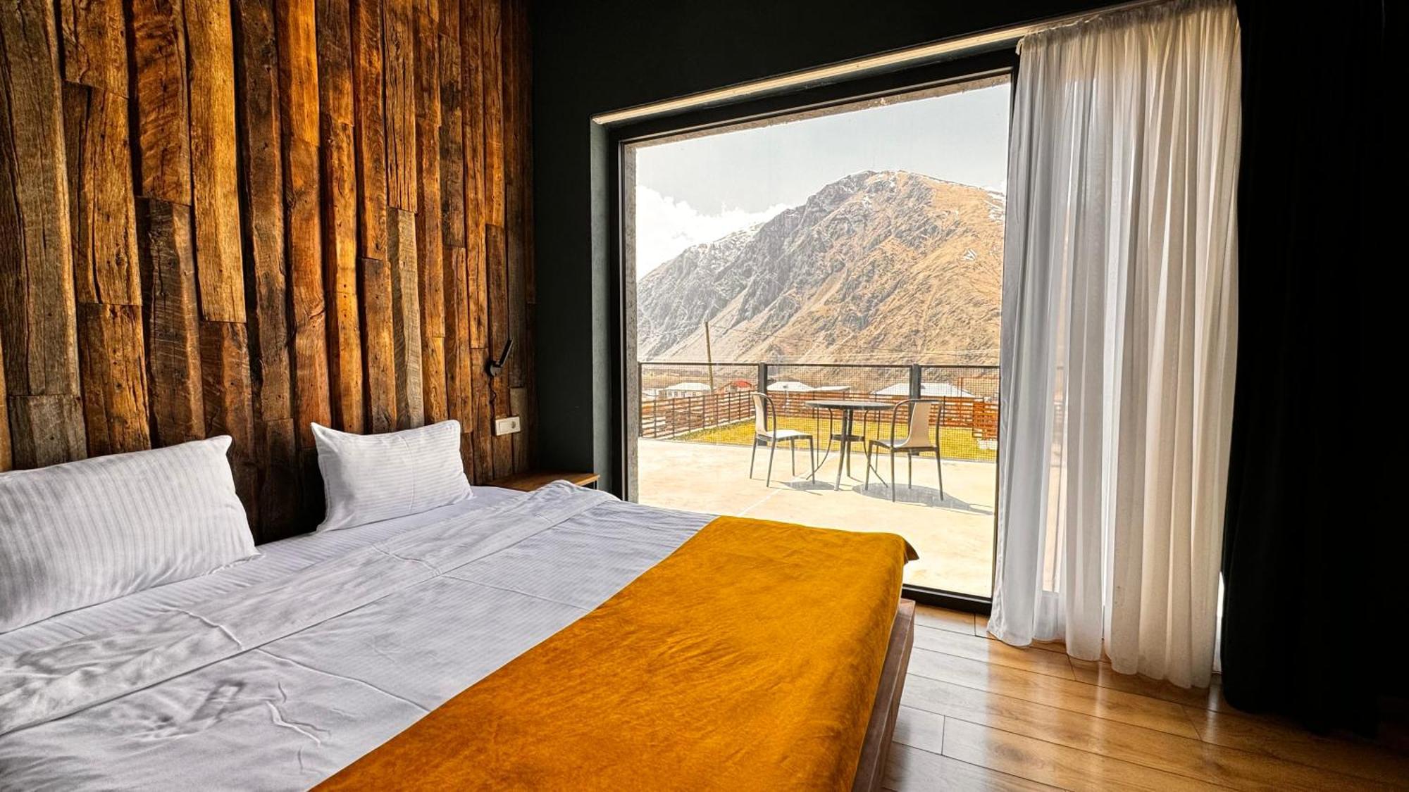 Hotel Misty Mountain Kazbegi Exteriör bild